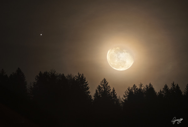 Giove e la Luna distanti appena 2 gradi