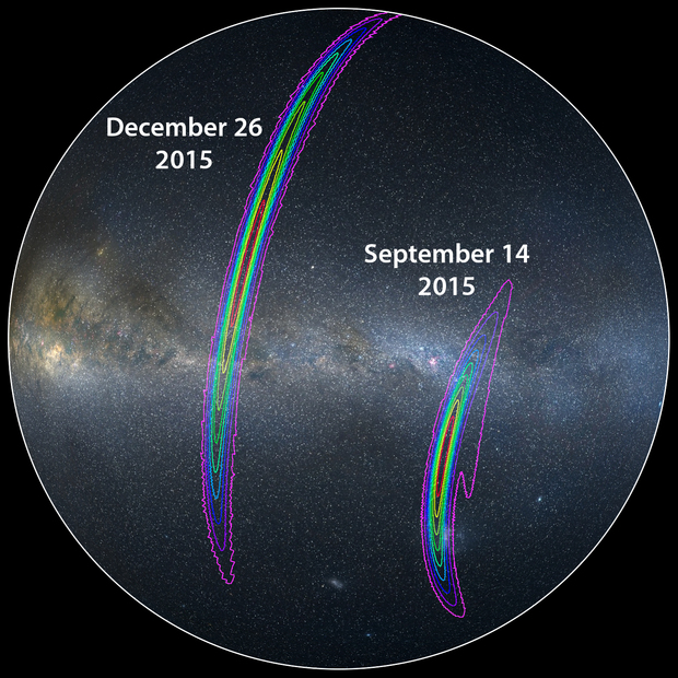 Le zone di cielo in cui dovrebbero essere localizzati gli ogetti che hanno dato origine alle onde gravitazionali. Le curve più ampie rappresentano una probabilità del 90%. Quelle gialle più interne, il 10%. Fonte: LIGO/Axel Mellinger