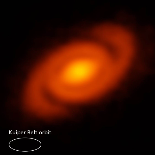 Emissione termica della polvere del disco protoplanetario che circonda la giovanissima stella Elias 2-27. Che sorpresa…. Ha luna forma a spirale! Fonte:: B. Saxton (NRAO/AUI/NSF); ALMA (ESO/NAOJ/NRAO); L. Pérez (MPIfR)